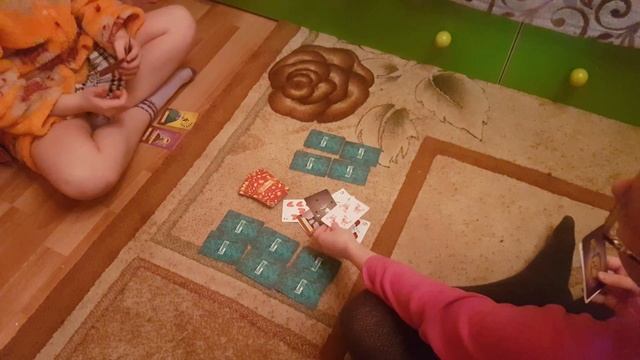 Как играть в игру СПЯЩИЕ КОРОЛЕВЫ????? смотреть онлайн