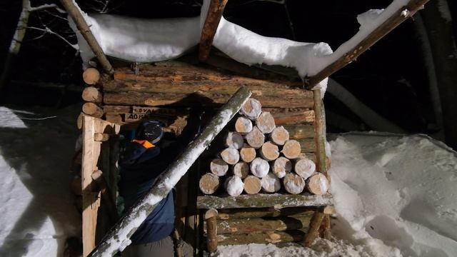 НОЧУЮ в теплой ЗЕМЛЯНКЕ ЗИМОЙ| Делаю ДРОВНИК и навожу УЮТ | Готовлю на ПЕЧИ смотреть онлайн