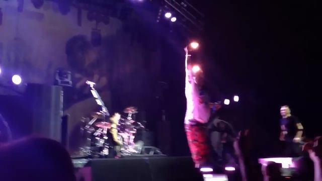 Rise Against w/ Fat Mike (NOFX) - Minor Threat (Cover) смотреть онлайн