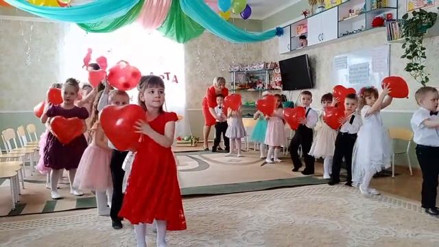 Танец с сердцами! Средняя группа смотреть онлайн