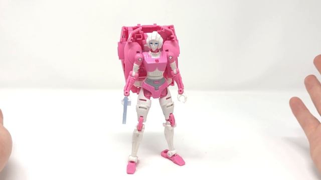 Transformers Earthrise Deluxe Class Arcee Review смотреть онлайн
