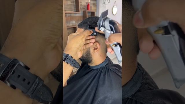 [Tecnica de la Escalera] solo con cuchilla curva - cómo desvanecer Crazy Barber смотреть онлайн