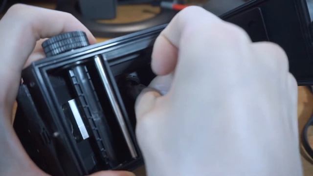 Cleaning Glass Lenses смотреть онлайн