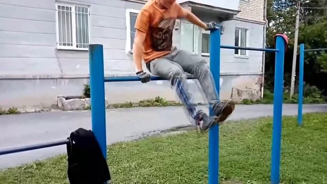 КАК СДЕЛАТЬ СТУЛЬЧИК НА ТУРНИКЕ | РЕАЛЬНЫЕ РЕАКЦИИ ПОНЯТЫХ!!!! ШОК!!! смотреть онлайн
