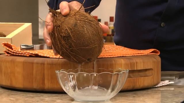 How To Crack a Coconut смотреть онлайн