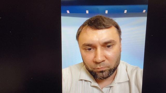 Упоротый! В России живут рабы.