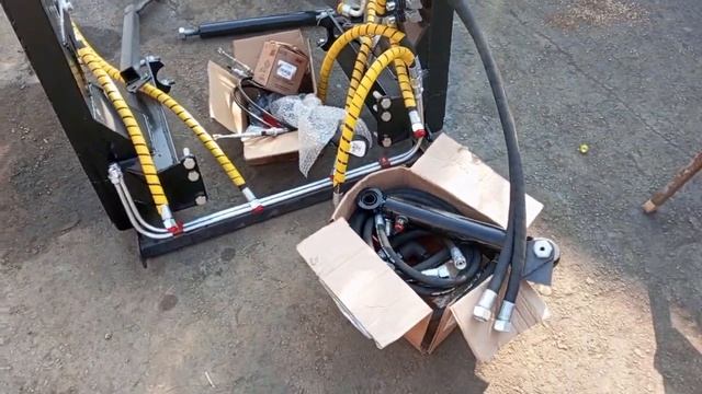 кун Торнадо 500 на т 25 с бетоносмесительным ковшом... смотреть онлайн