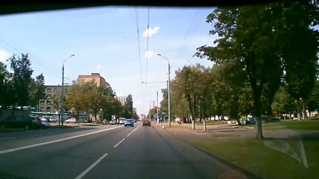 Жёлтый не красный.Пешеходы пофиг. Гомель.01,08,2014 смотреть онлайн