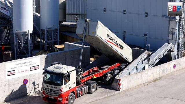 Stuttgart 21: 2x Mercedes-Benz Actros Sattelkipper / Tipper Trailer Truck Dumping, 2021. смотреть онлайн