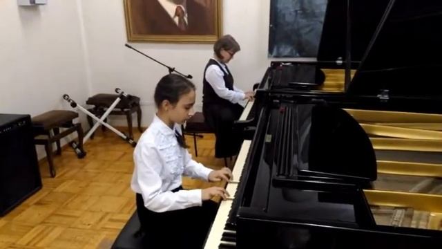 Ераксина Богдана, Кичигина Лидия. Е. Дога, Вальс . Переложение Е. Юмаевой смотреть онлайн