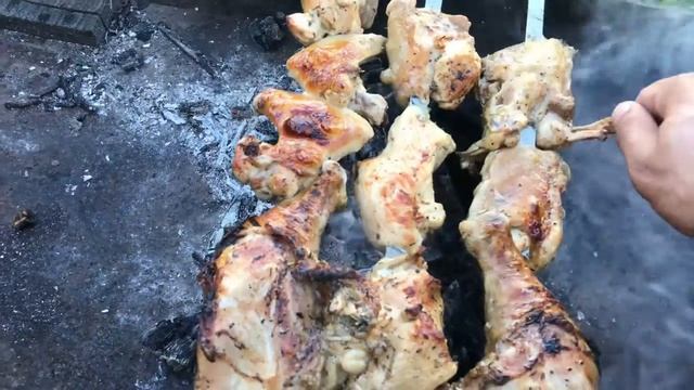 Сочный шашлык из курицы на мангале , чай из самовара , домашний лаваш смотреть онлайн