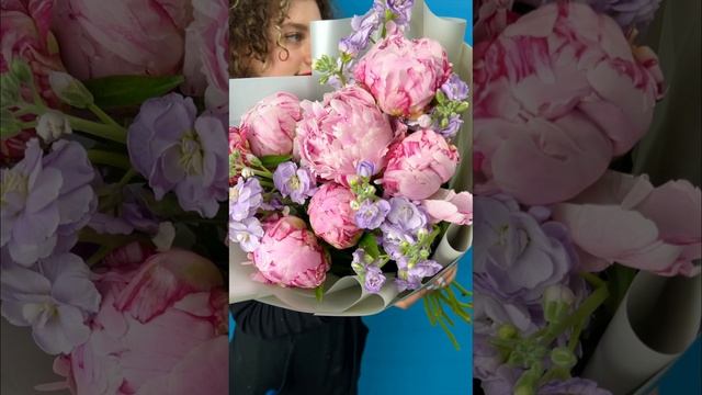 Букет из Пионов и ароматной маттиолы. Авторский букет 702. Leora Flowers дом цветочной моды смотреть онлайн