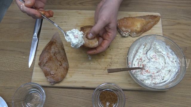 Куриная грудка в духовке. Быстрый и сочный рецепт.