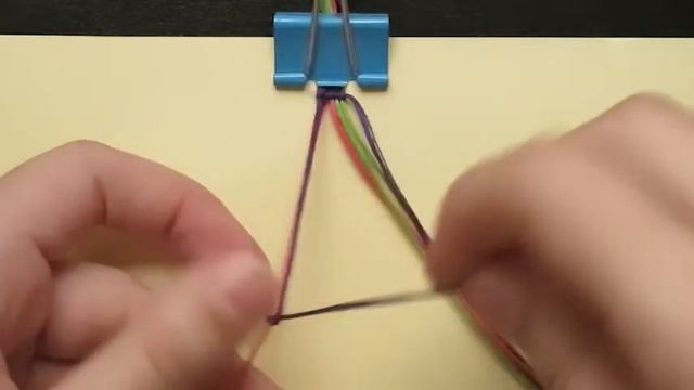 Как да изплетем най-лесната гривна на приятелството Candy Stripe? | Viola смотреть онлайн