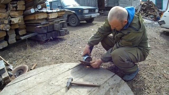 ЛЮДИ ПРОХОДИЛИ МИМО И СТАРАЛИСЬ НЕ СМОТРЕТЬ НА ТО КАК Я УСЕРДНО ПОДПИРАЮ СВОЙ КРИВОЙ ЗАБОР смотреть онлайн