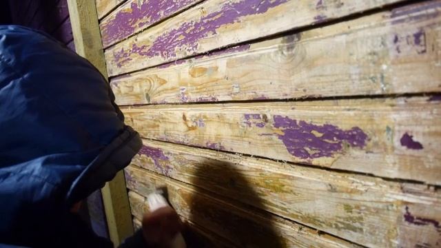 Очистить краску с деревянного дома - вагонки нагревом инфракрасной лампой "BALLU"циклей "Короед 2" смотреть онлайн