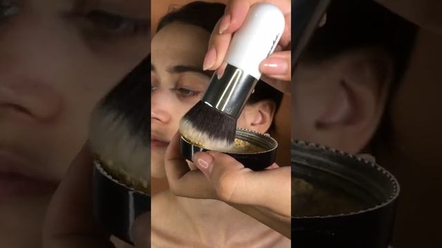 Нанесение минеральной тональной основы Экомэйк смотреть онлайн