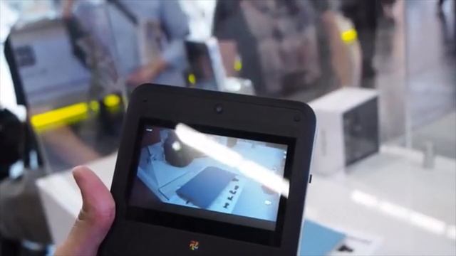 Polaroid's Socialmatic camera | Engadget смотреть онлайн
