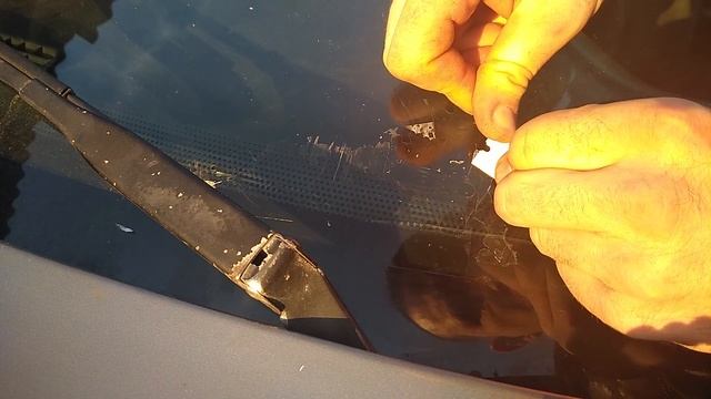 КАК ЗАКЛЕИТЬ ТРЕЩИНУ НА ЛОБОВОМ СТЕКЛЕ АВТОМОБИЛЯ? смотреть онлайн