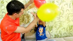 Учите цвета с воздушными шарами ! Дети и папа весело проводят время с цветной песней !