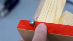 Приспособления для выпиливания ручным школьным лобзиком.