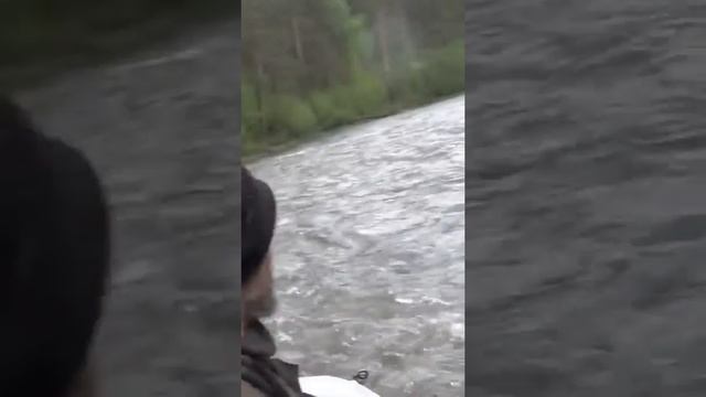 ВОДА КИПИТ - ДЕРЖИСЬ ФЕДОРОВИЧ - не ПЕРЕВЕРНУТЬСЯ - ПОРОГ РЕКИ - СПЛАВ ТАЙГА РЕЗИНОВАЯ ЛОДКА ПВХ 13 смотреть онлайн