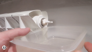 Кран Маевского. Спускаем воздух с батареи отопления.