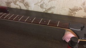 Убираем грязь с накладки грифа гитары/бас-гитары