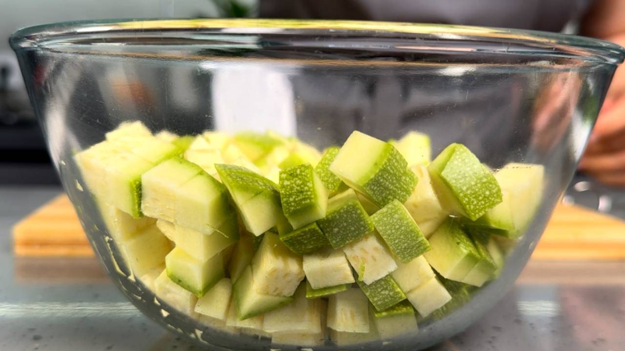 САЛАТ "Копейка". Всего 3 продукта, а так вкусно и недорого! Готовлю,пока не закончатся кабачки! смотреть онлайн