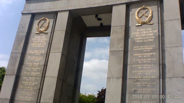 Мемориал Тиргартен Берлин. Ehrenmal Berlin-Tiergarten смотреть онлайн