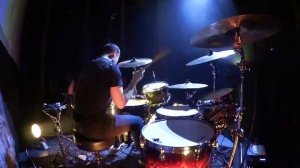 Барабанное соло. Барабанщик CONCORD ORCHESTRA играет открытое соло.