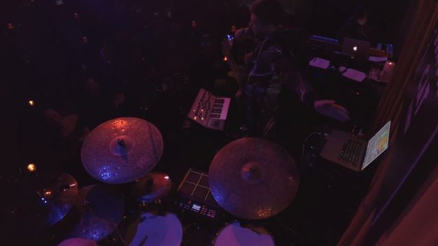 How we almost lost $17,000 on tour смотреть онлайн