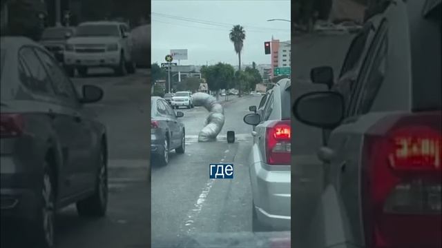 Забавный танец человека-трубы в США смотреть онлайн