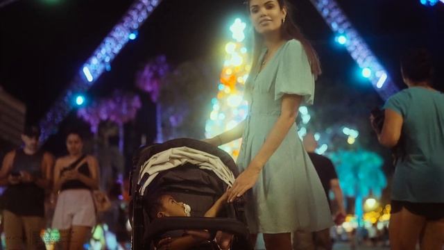 CHRISTMAS LIGHTS | A7SIII CINEMATIC 35 mm 1.4 GM graded with DEHANCER PRO смотреть онлайн