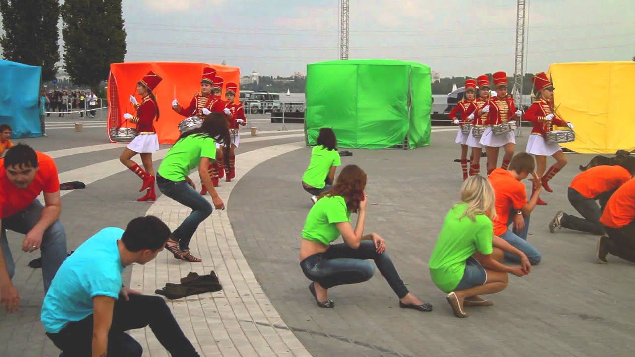 Танцевальный флешмоб компании "Связной" на День города Воронежа (2012) от Event смотреть онлайн