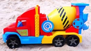 Машины-помощники для малышей — БЕТОНОМЕШАЛКА и другие машинки для мальчиков — Игры в песочнице.mp4