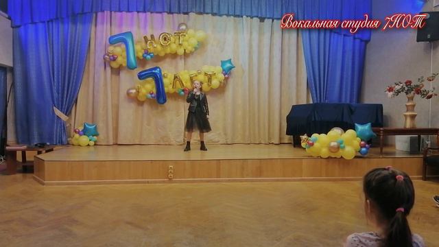 Отчётный концерт "Вокальной студии 7НОТ": Песня - Красная помада. Исполняет: Арина Купцова смотреть онлайн