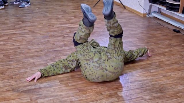 Нижняя акробатика, как элемент подготовки к рукопашному бою. смотреть онлайн