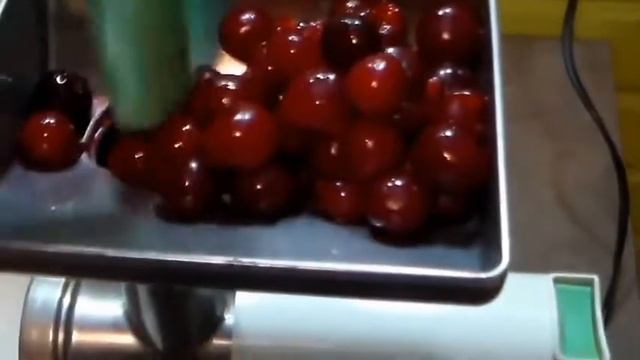 Быстро, вкусно и полезно. Как заготовить вишню на зиму. смотреть онлайн