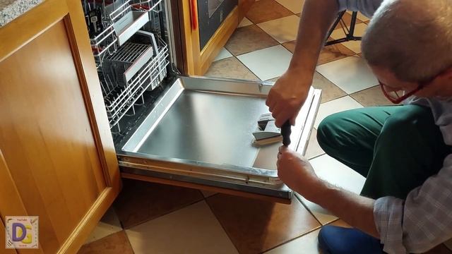 Lavastoviglie nuova? Vediamo come si installa. New dishwasher? Let's see how it installs. смотреть онлайн