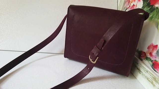Сумка ручной работы цвета спелой сливы на ремне смотреть онлайн