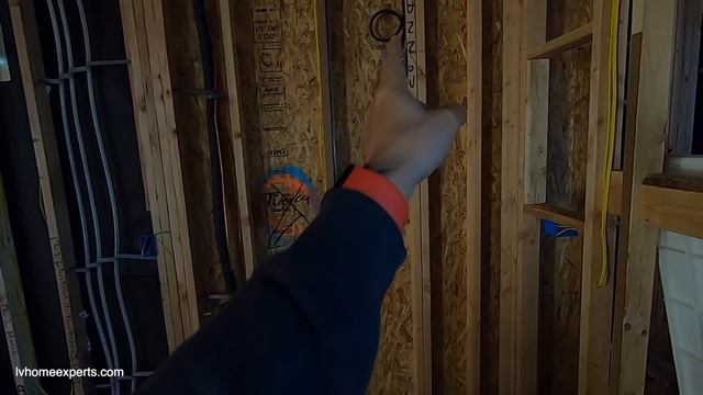 KB Homes "REVIEW" Builder in Las Vegas. See behind the walls materials and supplies they are using. смотреть онлайн