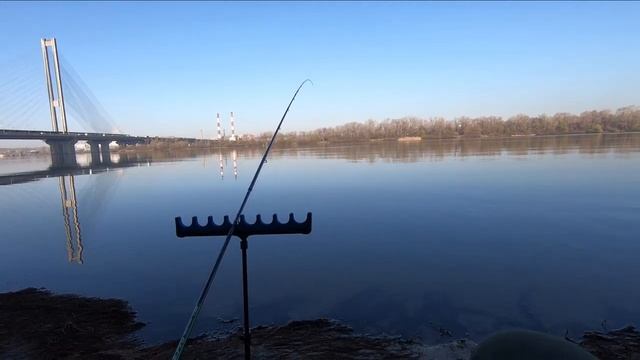 Рыбалка на фидер, вблизи Южного моста. Киев. смотреть онлайн