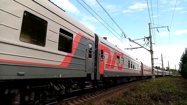 ЭЛЕКТРОВОЗ ЭП1 - 290 С ПАССАЖИРСКИМ ПОЕЗДОМ ИЗ 15 ВАГОНОВ смотреть онлайн
