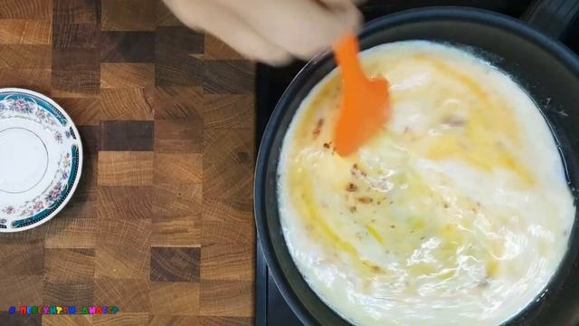 Яичница меньше чем за две минуты. Без духовки, без миксера, просто яйца, молоко и сковорода смотреть онлайн