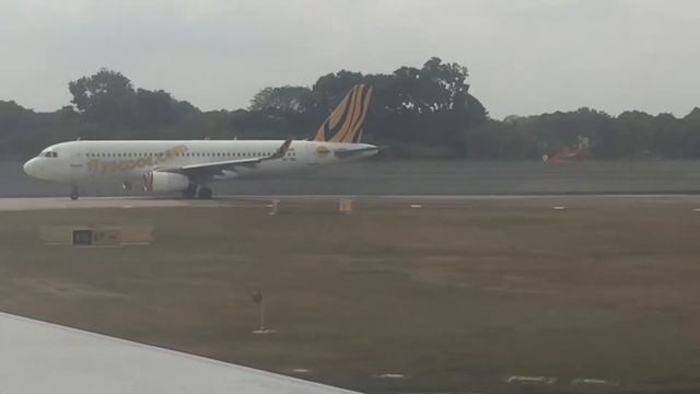 Takeoff from Singapore Changi Airport (SIN) / Взлёт из аэрапорта Чанги Сингапур (SIN) смотреть онлайн