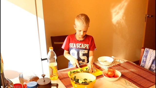 Салат из капусты и огурцов #РЕЦЕПТ Сами готовим МАЛЕНЬКИЙ ПОВАРЕНОК Vkusno Legkiy Salat Pesept