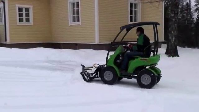 Мини погрузчик Avant. смотреть онлайн