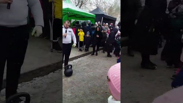 Выступление с гирей 72 кг на Масленичных гуляниях!#гири смотреть онлайн