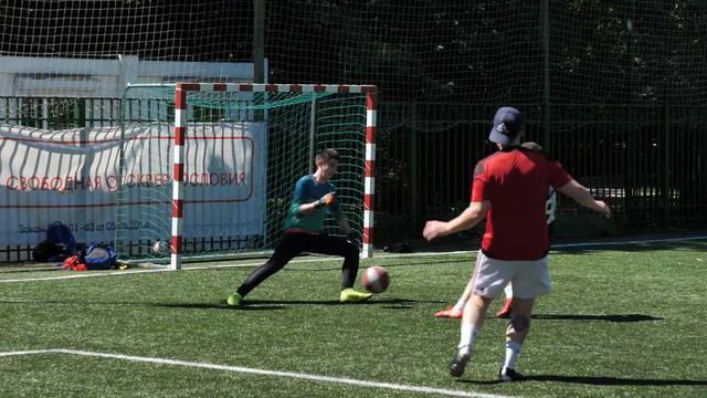 АМКАЛ против ПОДПИСЧИКОВ! / играем РАЗНЫМИ МЯЧАМИ в реальном матче! смотреть онлайн